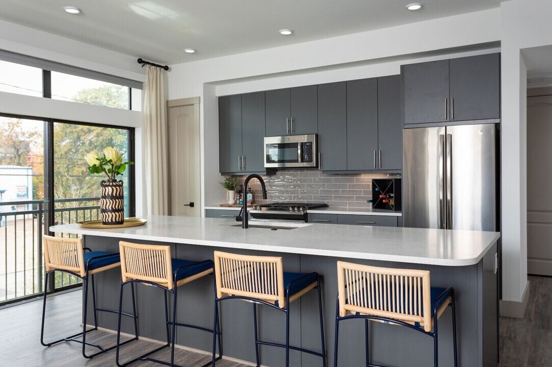 2727 W 11th St in Houston, TX - Building Photo