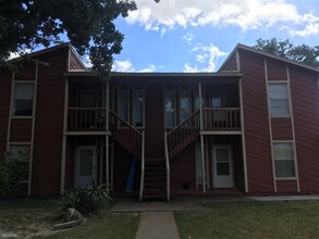 2411 Bandera Dr in College Station, TX - Building Photo - Building Photo