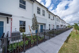 12426 SW 248th St in Princeton, FL - Building Photo - Building Photo