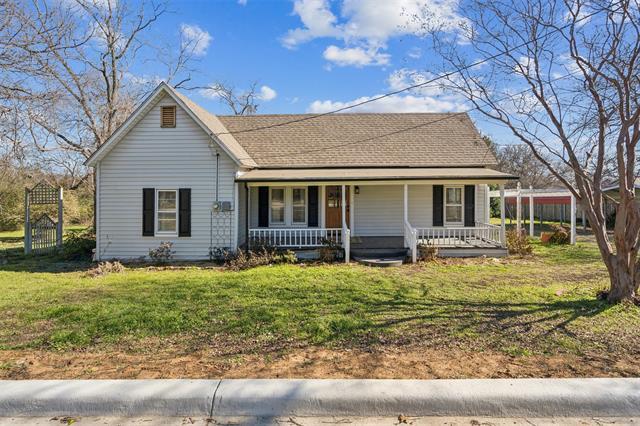 114 N Dubellette St in Weatherford, TX - Building Photo