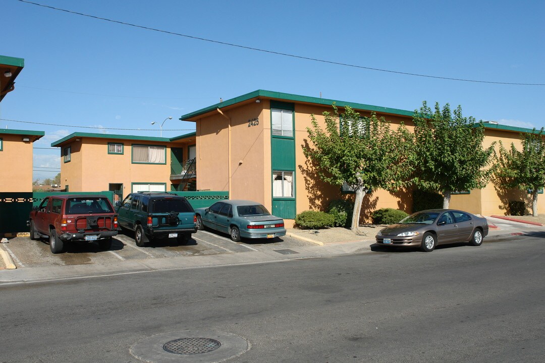 2425 St George St in North Las Vegas, NV - Building Photo