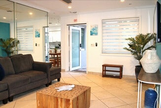 330 Grant St, Unit SI FL1-ID1077063P in Hollywood, FL - Building Photo - Building Photo