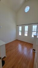 300 E Providencia Ave, Unit 215 in Burbank, CA - Building Photo - Building Photo