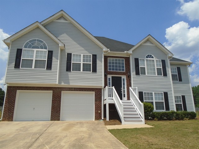132 Peggy Meadows Way in Douglasville, GA - Building Photo