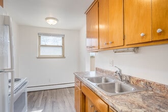 Alden Park Apartments in St. Paul, MN - Building Photo - Interior Photo