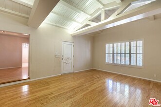 352 S Wetherly Dr in Beverly Hills, CA - Building Photo - Building Photo