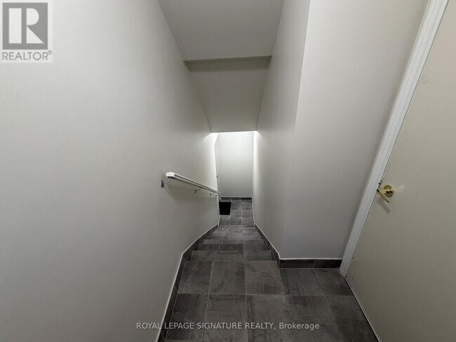 5 Alabaster Rd in Toronto, ON - Building Photo - Building Photo