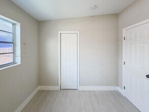 1557 NW 66th St, Unit 2325 in Miami, FL - Building Photo - Building Photo