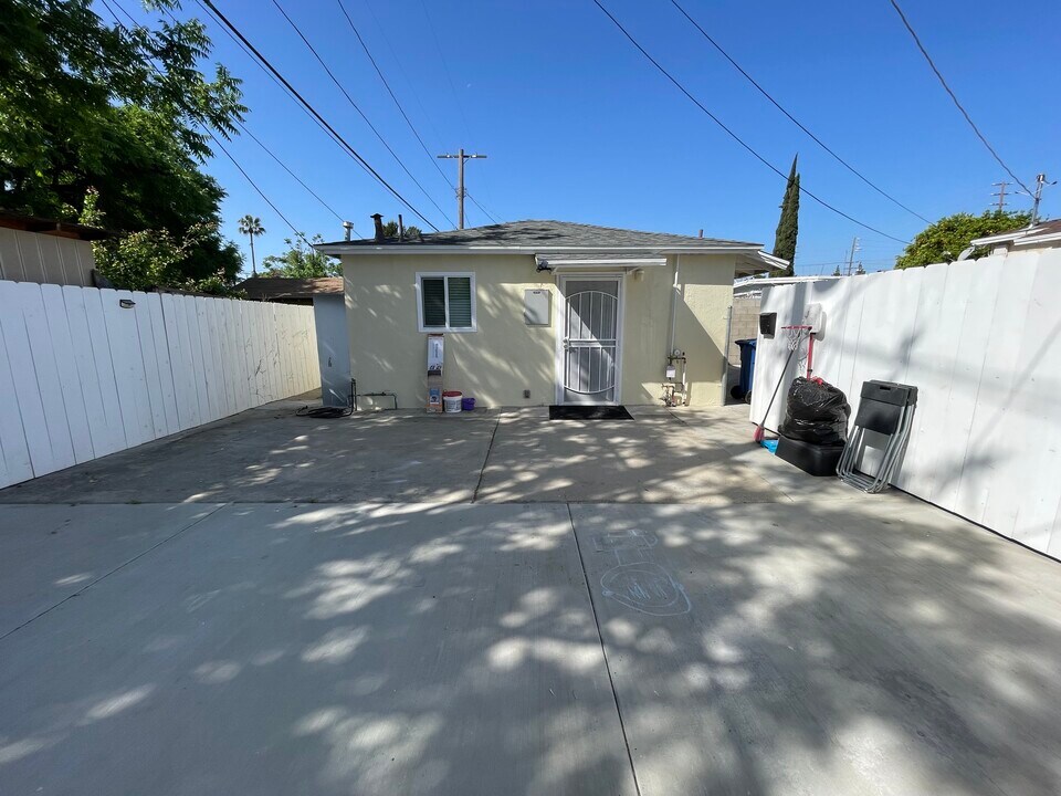 14788 Polk St, Unit 14788.5 in Sylmar, CA - Building Photo