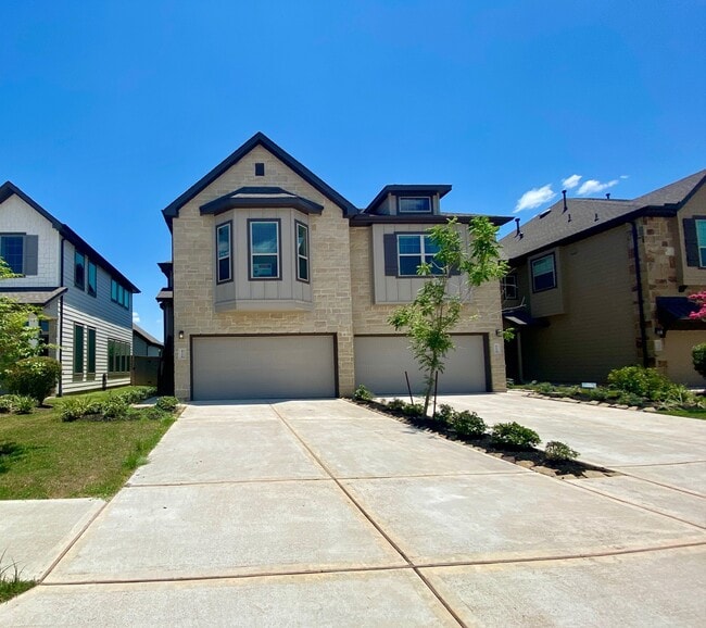 8758 Laurel Crest Dr in Sienna, TX - Building Photo - Building Photo
