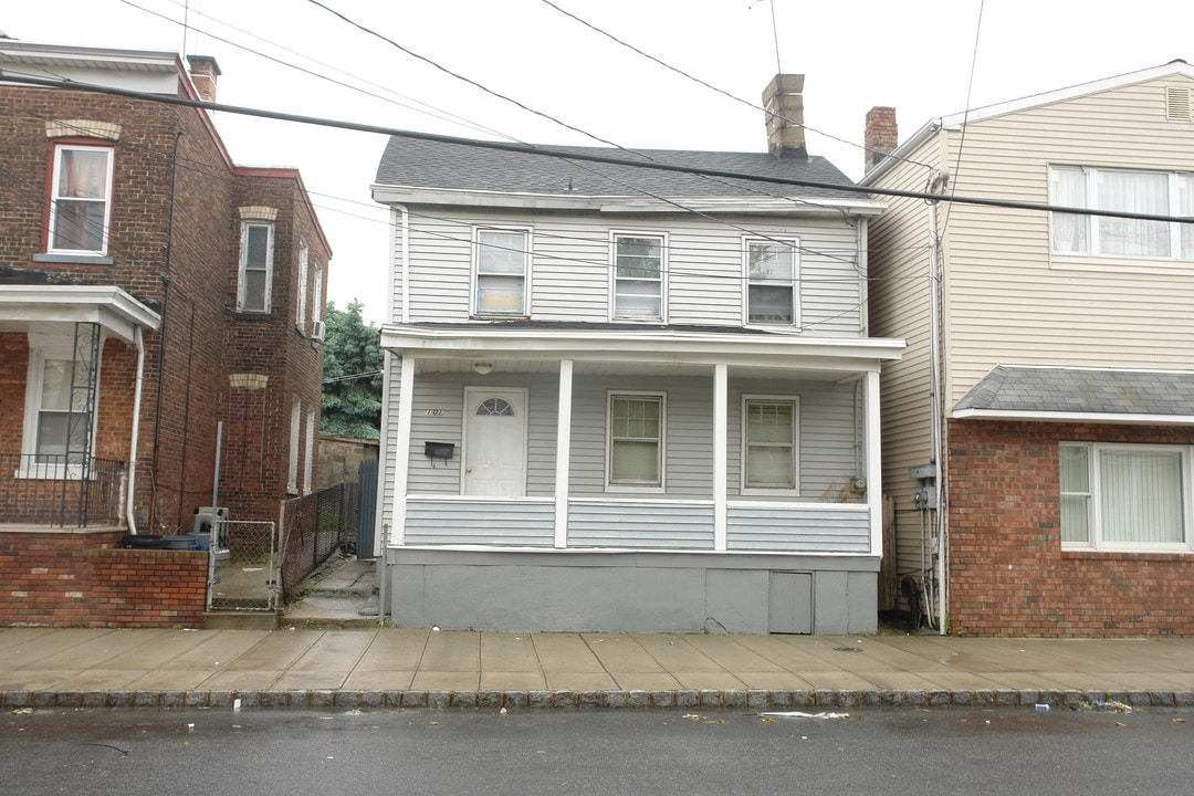 101 Washington St in Perth Amboy, NJ - Foto de edificio