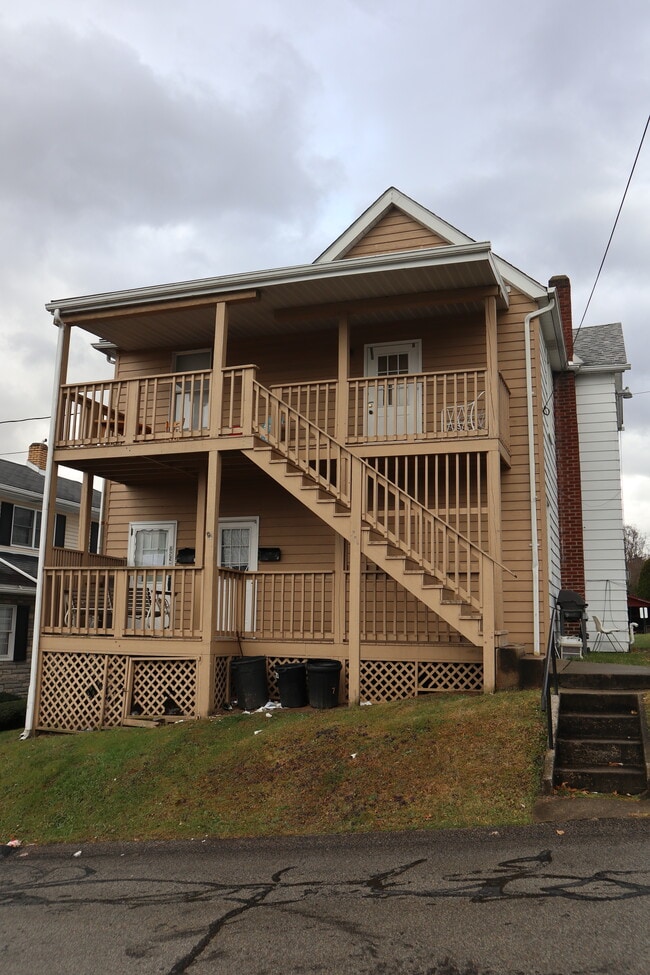 622 High St, Unit 2 in California, PA - Building Photo - Building Photo