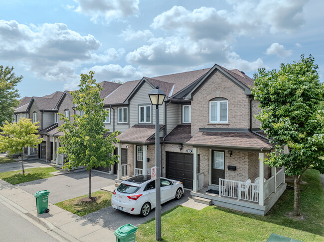 Erin Centre Village Townhomes in Mississauga, ON - Building Photo - Building Photo