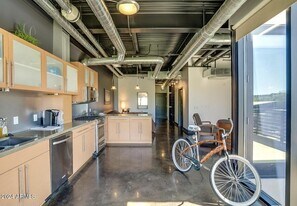 4020 N Scottsdale Rd in Scottsdale, AZ - Building Photo