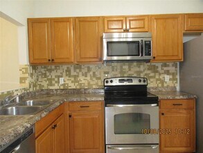 50 Silver Falls Cir in Kissimmee, FL - Building Photo - Building Photo