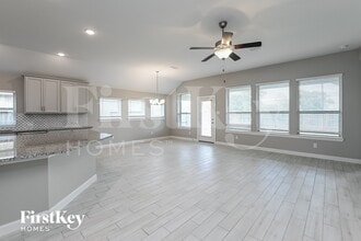 10327 Armstrong Dr in Rosharon, TX - Foto de edificio - Building Photo