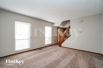 819 Lindenhaven Ct in Gahanna, OH - Foto de edificio - Building Photo