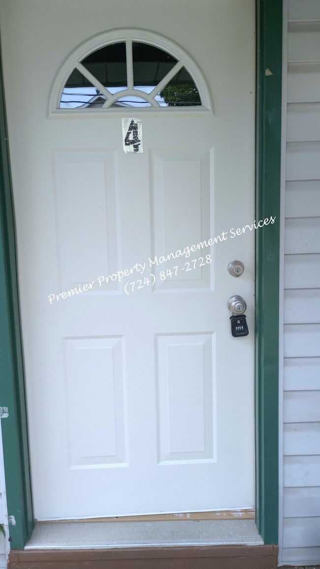 1650 Brighton Rd in Ellwood City, PA - Building Photo - Building Photo