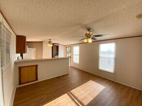 590 Glag Ln in Seguin, TX - Building Photo - Building Photo