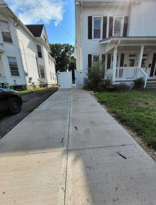 211-213 Montgomery Ave in West Pittston, PA - Building Photo - Building Photo