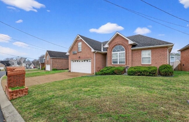 116 Edgeview Dr in Hendersonville, TN - Building Photo - Building Photo