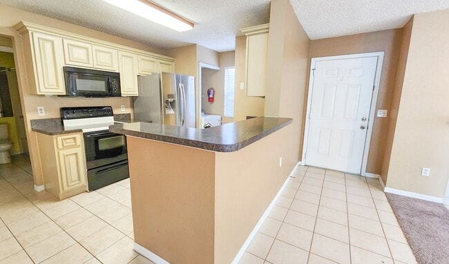 Beautiful 3 bdrm 2 bath botom floor condo available now!, Unit 103 in Casselberry, FL - Building Photo - Building Photo