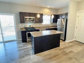 811 E Main St in East Dundee, IL - Building Photo - Building Photo