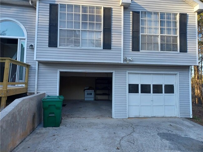 836 Louisa Ln in Lithonia, GA - Foto de edificio - Building Photo