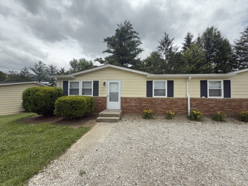 432 Greensburg St in North Vernon, IN - Building Photo