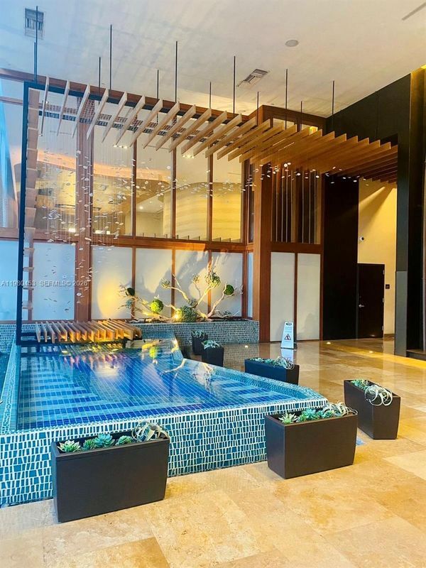 50 Biscayne Blvd in Miami, FL - Building Photo - Building Photo