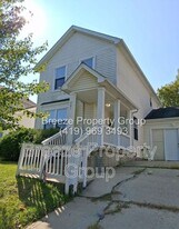 201 W Chalmers Ave in Youngstown, OH - Building Photo