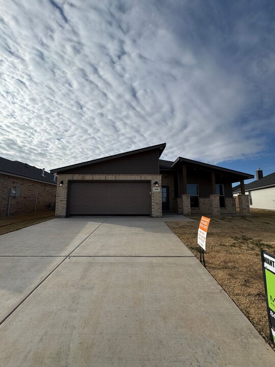 3000 Swenson St in Amarillo, TX - Building Photo