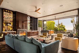 966 Palisades Beach Rd in Santa Monica, CA - Building Photo - Building Photo