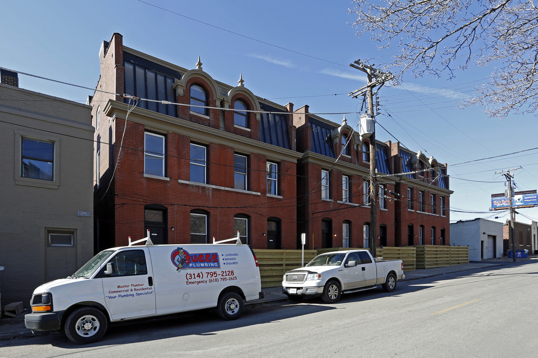 Clayton Ave Apartments in St. Louis, MO - Building Photo