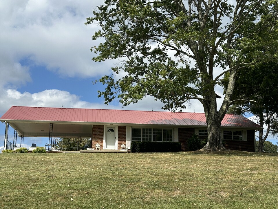 3610 Warrensburg Rd in Greeneville, TN - Building Photo