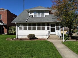 315 S 3rd St in Dekalb, IL - Building Photo