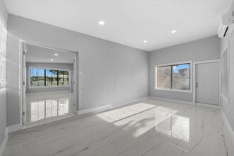 1300 NW 90th St in Miami, FL - Building Photo - Building Photo