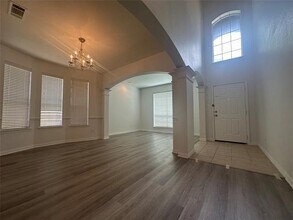 4001 3 Oaks Dr in Garland, TX - Building Photo - Building Photo