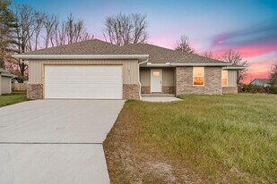 41 Whitley Ln in Monett, MO - Building Photo