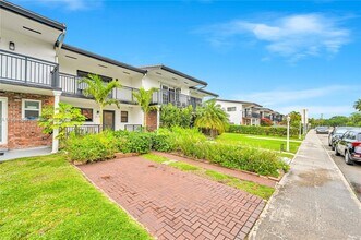 2211 NE 122nd St in North Miami, FL - Building Photo - Building Photo