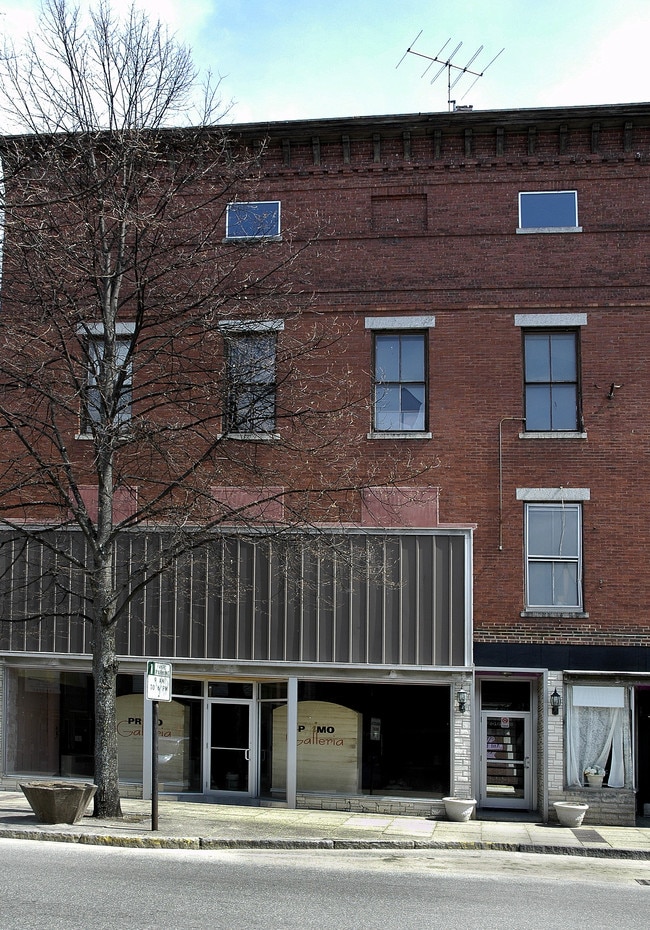 256 Lisbon St in Lewiston, ME - Building Photo - Building Photo