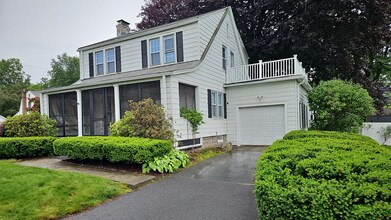 14 John St in Enfield, CT - Building Photo - Building Photo