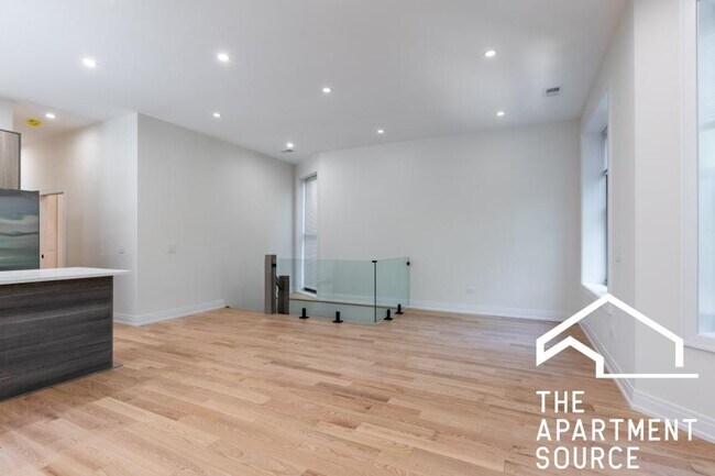 715 W Aldine Ave in Chicago, IL - Building Photo - Building Photo