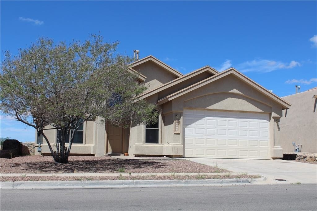 6087 Camden Lake St in El Paso, TX - Building Photo