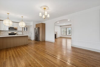 Cheltenham Court Mansions in Evanston, IL - Building Photo - Building Photo