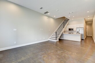 915 Henderson St in Houston, TX - Building Photo - Building Photo