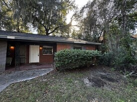 17 Hampstead Ave in Savannah, GA - Building Photo