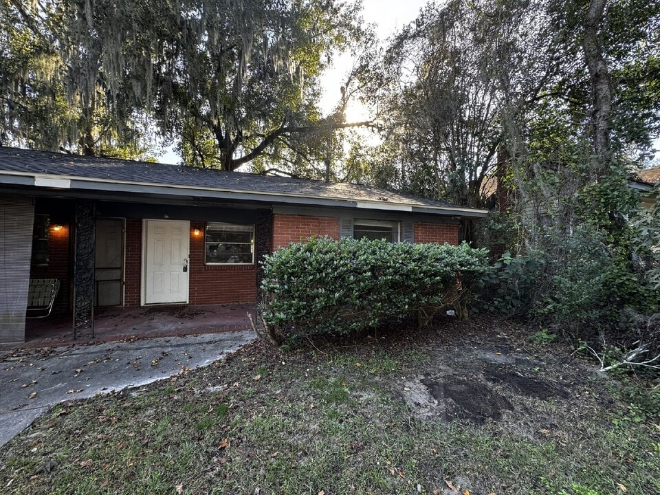 17 Hampstead Ave in Savannah, GA - Building Photo