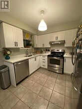 1050-1050 Bristol Rd W in Mississauga, ON - Building Photo - Building Photo