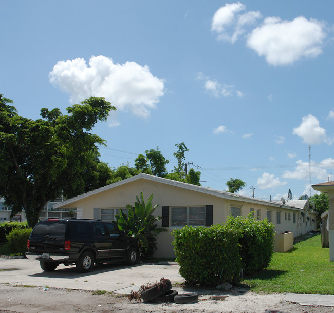 2700 SW 62nd Ave in Miramar, FL - Building Photo - Building Photo